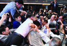 林卓廷審議修訂逃犯條例期間因衝突被起訴　立法會通過讓議員出庭作供