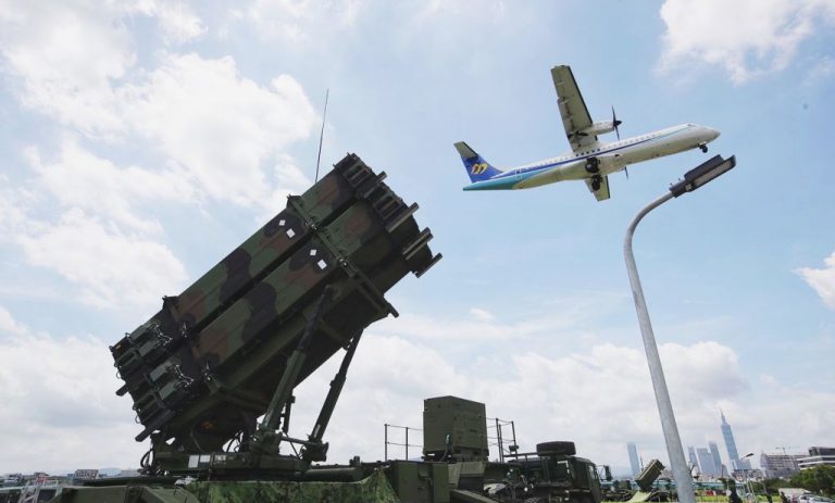 台軍演習部署愛國者導彈的機動位置,包括松山機場東側的觀山河濱公園。