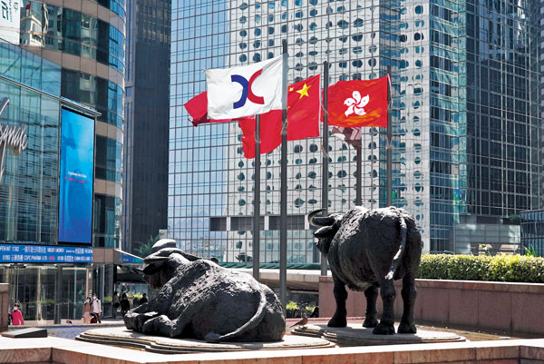 李家超正就施政報告諮詢各界意見,並在社交平台發表金融股市篇。(網上圖片)