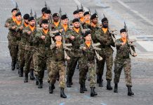 法國國慶日舉行閱兵　馬克龍宣布大幅增加軍費