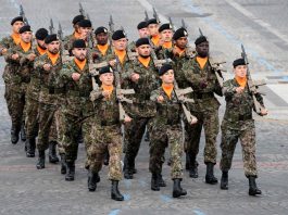 法國國慶日舉行閱兵　馬克龍宣布大幅增加軍費
