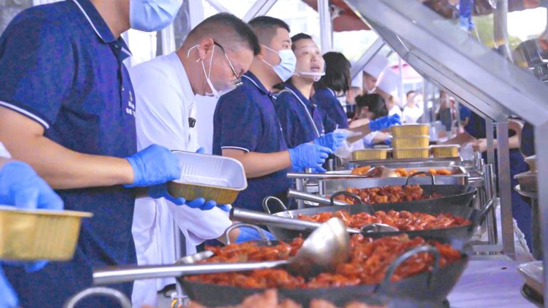 所謂「行業轉型」之說,解釋不了何以餐飲業失業率高於整體失業率近2.5%。