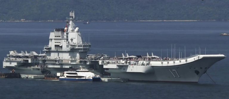 山東艦編隊今明兩日開放,供已預約的市民登艦參觀。
