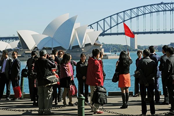 據澳洲官方數據顯示,中國是澳洲旅遊業的主要客源,截至今年三月的12個月,中國赴澳旅客人數大約86萬,消費金額達92億澳元。