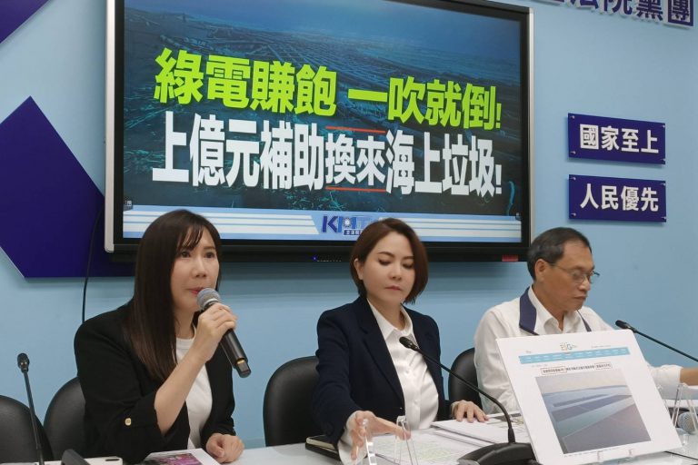 國民黨一連兩日召開記者會,要求清理殘骸,並查明是否有人中飽私囊。(台灣梅花新聞網圖片)