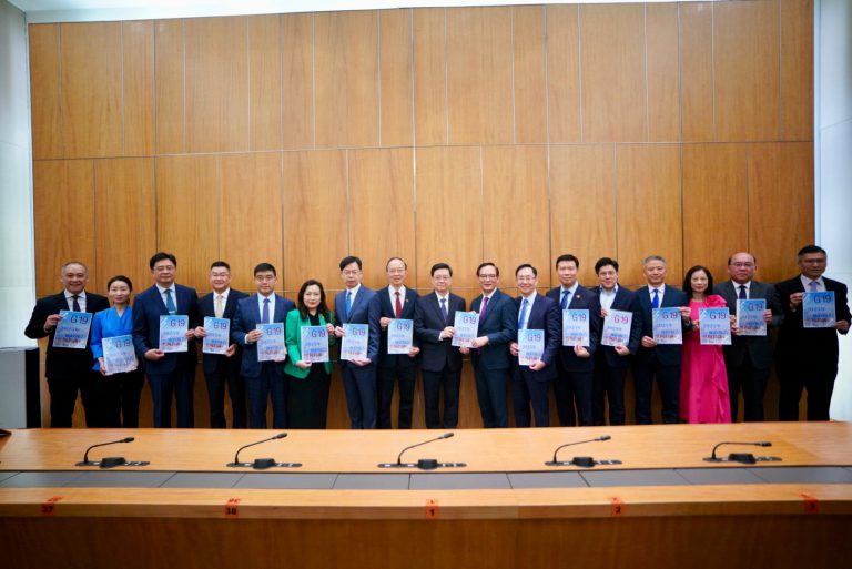 立法會G19與行政長官李家超會面,就新一份施政報告提交建議。(G19提供)