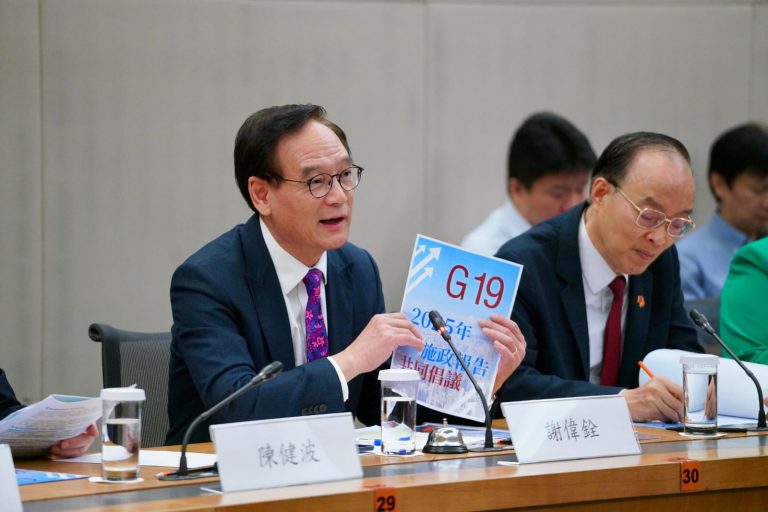 謝偉銓(左)馬逢國(右)。(G19提供)