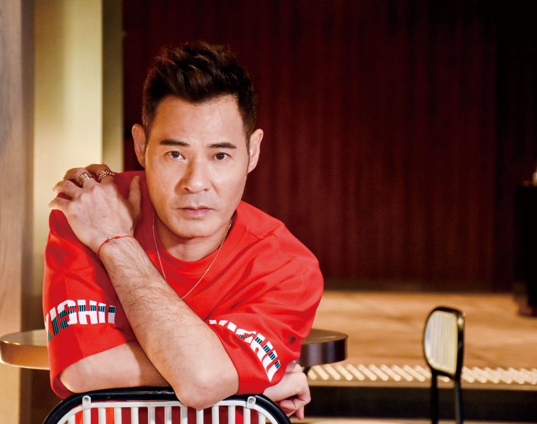 58歲的黃智賢與TVB終止長約關係,為事業開始再打拼。