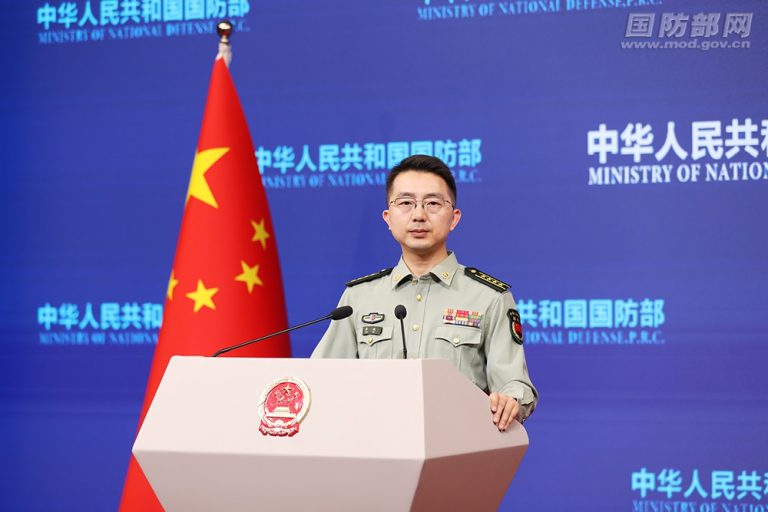 國防部言人蔣斌重申,「以武拒統」是絕路,「台獨」武裝妄圖以卵擊石。(國防部)