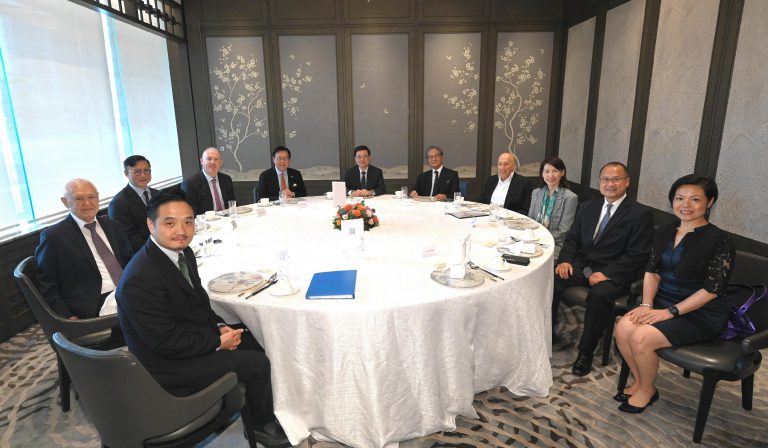 圖示7月11日舉行的第三場會議。(政府新聞處圖片)