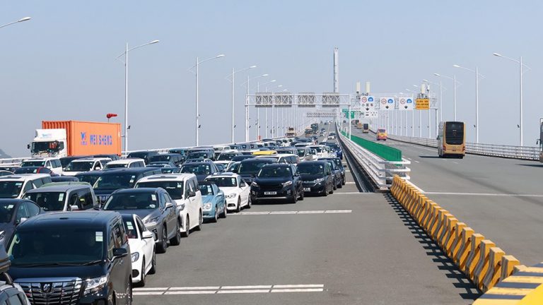當局計劃於今年11月起接受粵車南下申請,獲批車輛准許駛入市內,而非只可停在口岸;初期每日入境名額100個。