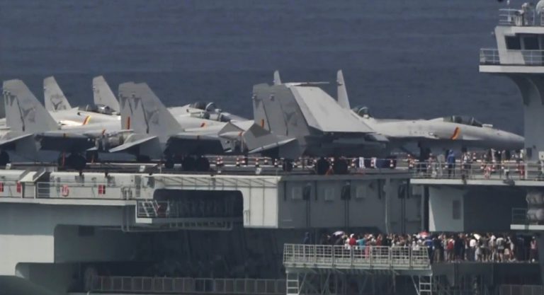 有市民指,今次看到山東艦的艦載戰機,印象深刻,形容很先進及「有型」,
