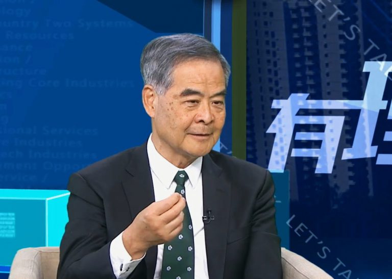 梁振英指,粵車進入香港市區的配額可以機動調整,毋須一年365日天天固定。